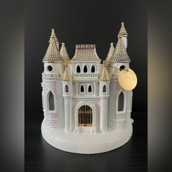 NEW 2026 Bath & Body Works Disney Princess Light Up Castle 3-Wick Candle Holder - Picture 2 of 11